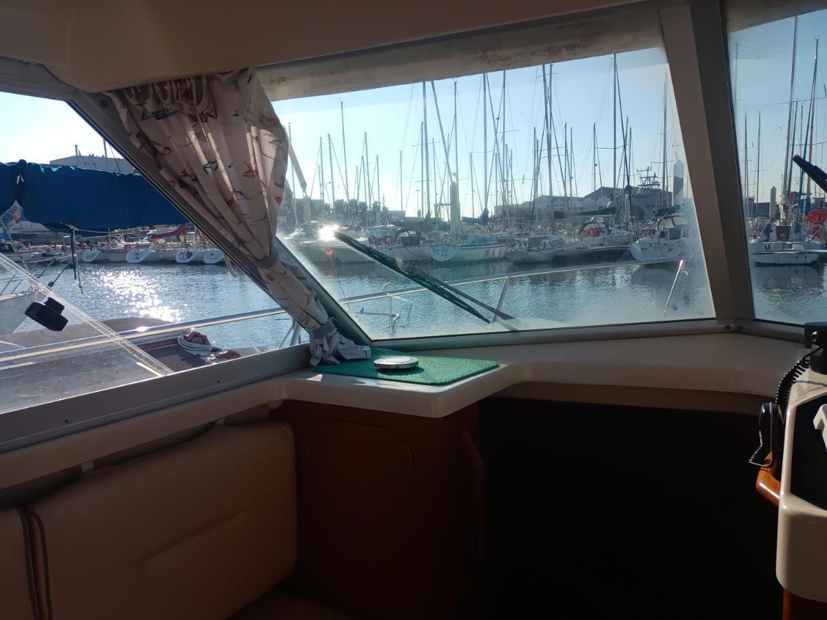 Nuit Insolite A Bord Du Bateau Exocet III Boulogne-sur-Mer Luaran gambar